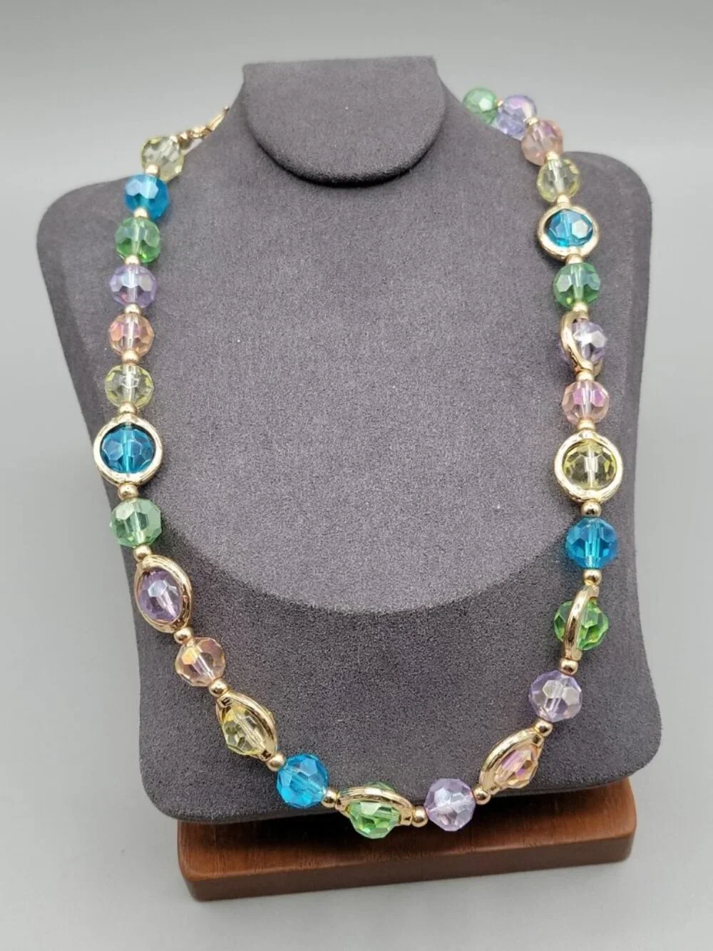 VTG Liz Claiborne Multi Color Crystal Station Necklace Gold Tone Est 1976 19
